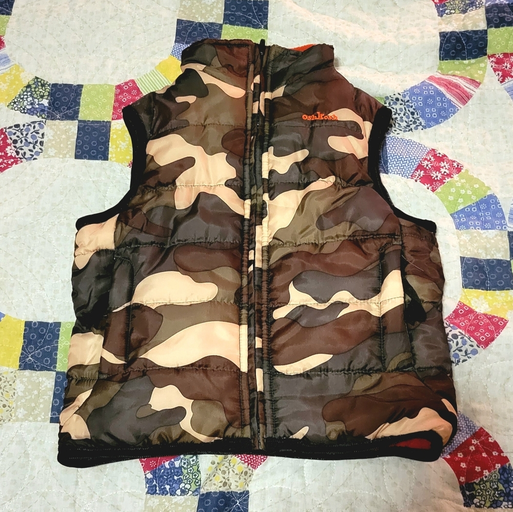 Oshkosh warm reversible vest boys size 5/6 excellent condition